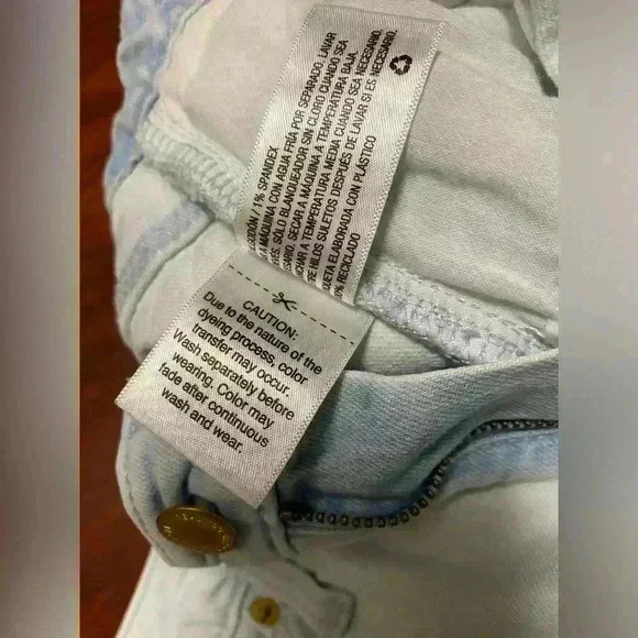 Universal Thread Vintage High Rise Midi
Stretch Denim Shorts sz 2 - Picture 5 of 6